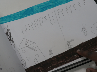Atelier 1 : Djibril explique son dessin.